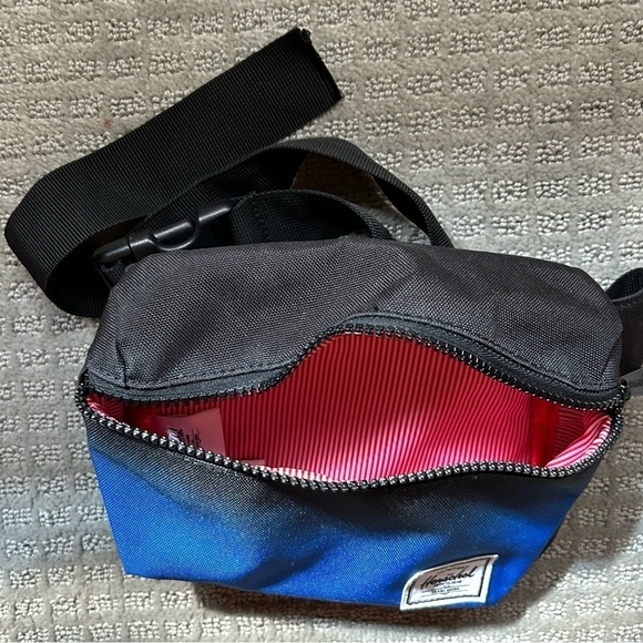 Herschel Fourteen Hip  Pack in Black & Blue gradient. Like new! - Picture 4 of 4